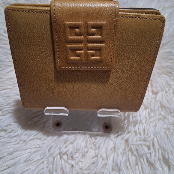 AUTHENTIC Givenchy Tan Leather Wallet - Picture 2 of 9